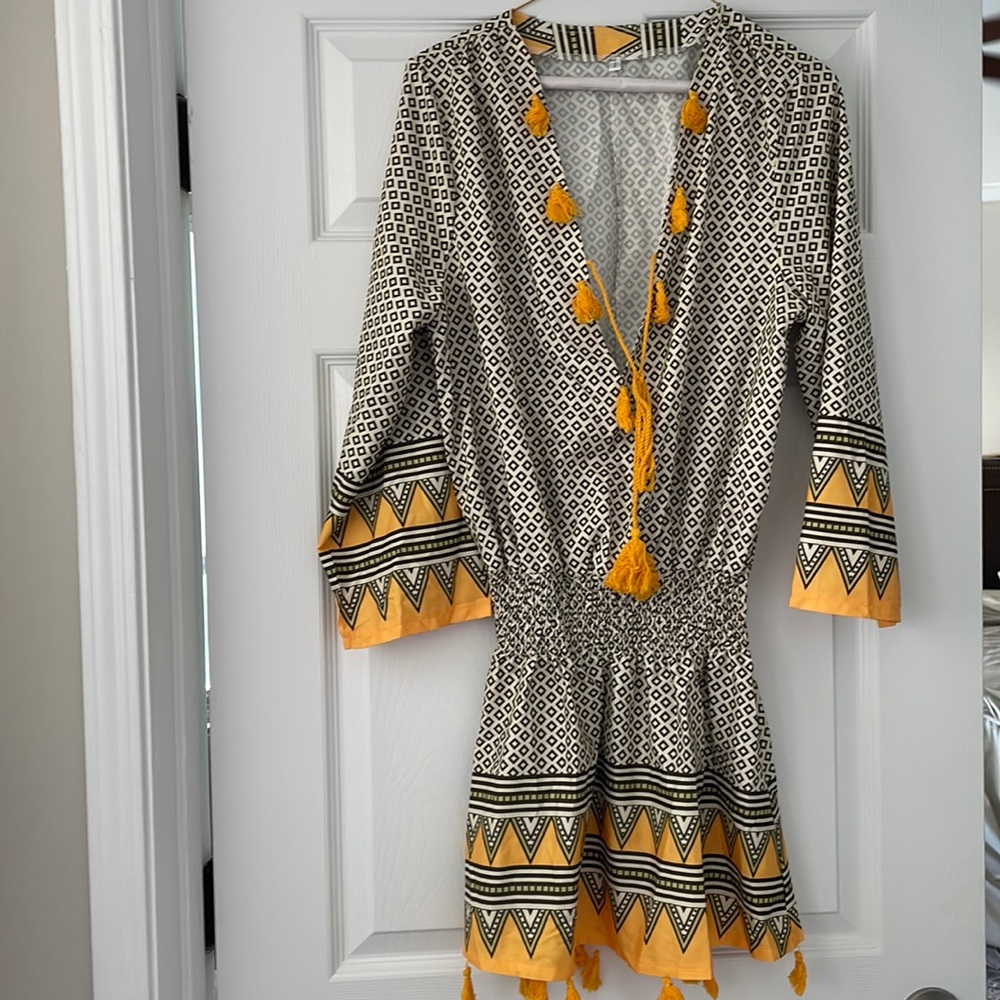 Yellow and black print dress,, ruched middle 3/4 sleeve size S